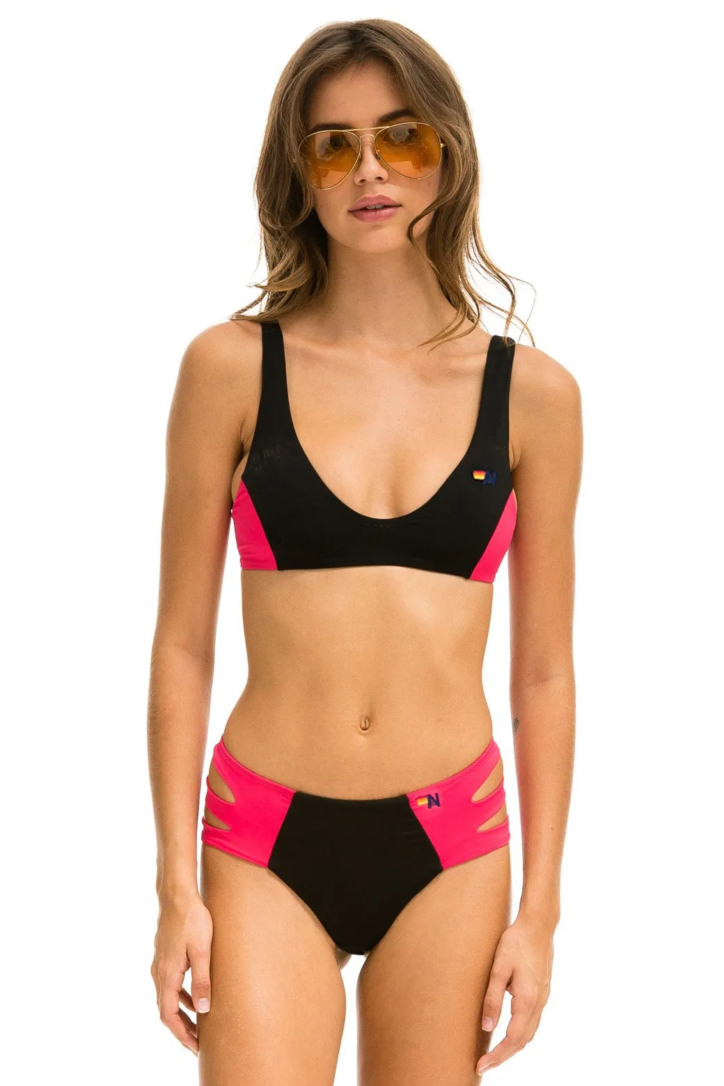 HI-WAISTED SIDE CUT OUT COLOR BLOCK FULL COVERAGE BRIEF BIKINI BOTTOMS - BLACK // RED