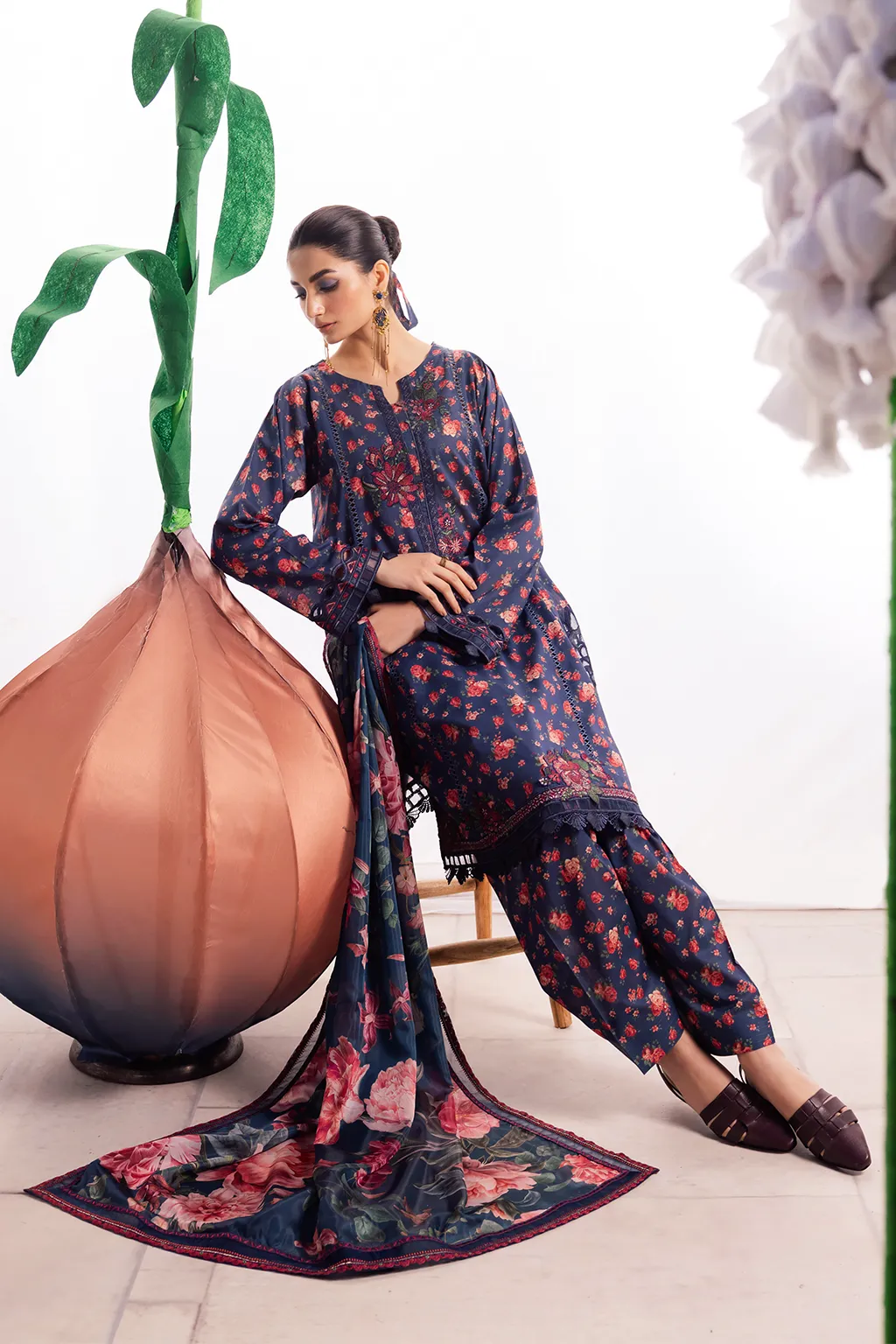 Iznik Dahlia Lawn Collection – DL-07 Printed Lawn