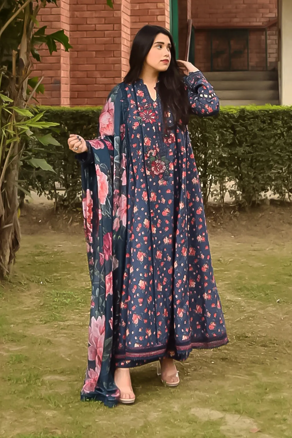 Iznik Dahlia Lawn Collection – DL-07 Printed Lawn