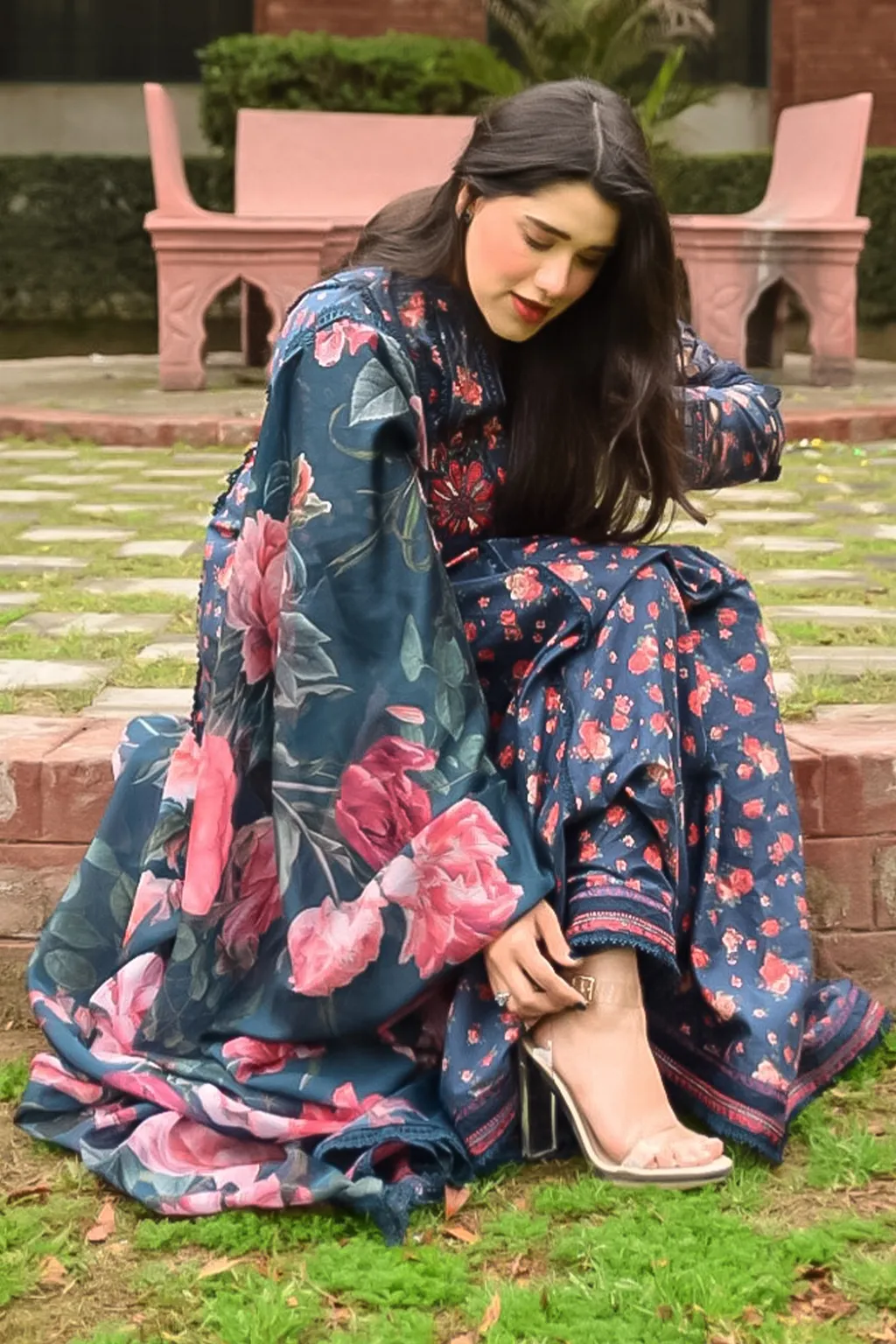 Iznik Dahlia Lawn Collection – DL-07 Printed Lawn