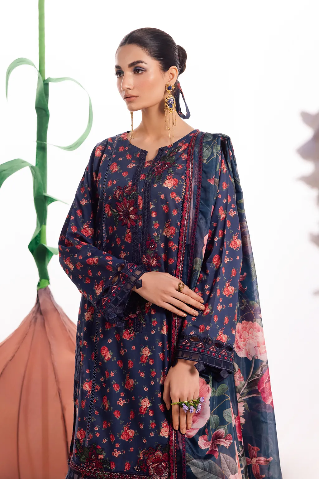 Iznik Dahlia Lawn Collection – DL-07 Printed Lawn